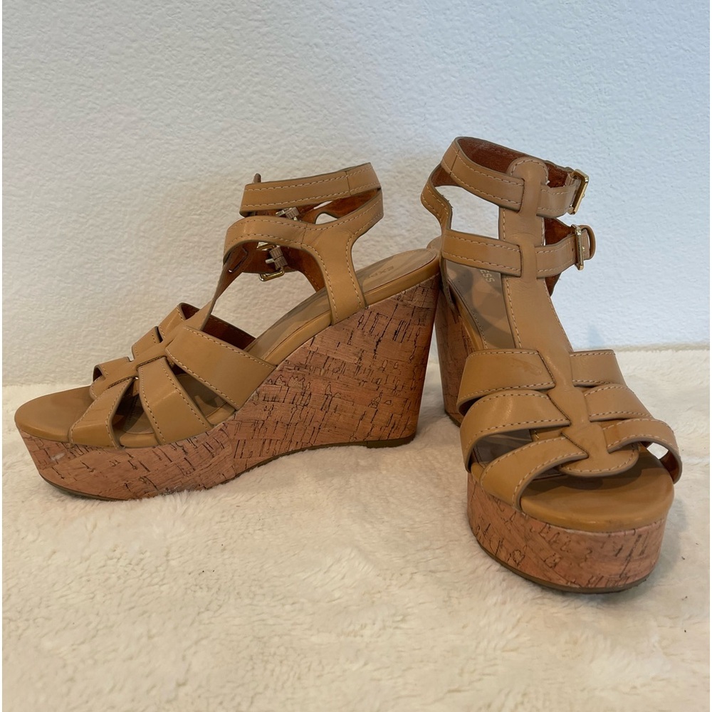US 9.0 EXPRESS Tan Wedges